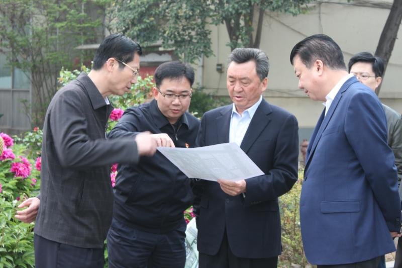 河南省人大常委副主任、省总工会主席王保存一行到我院调研指导工作