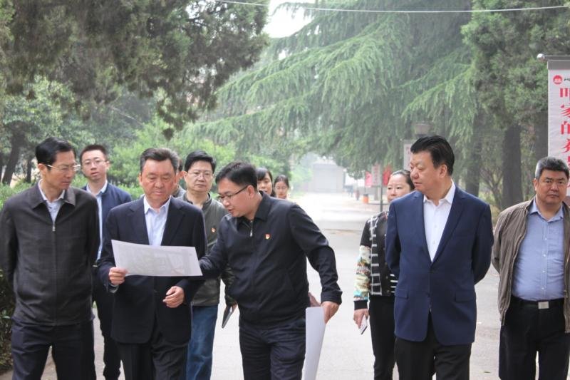 河南省人大常委副主任、省总工会主席王保存一行到我院调研指导工作