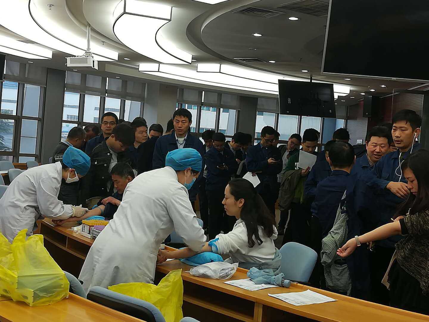 为一线职工送健康活动拉开帷幕