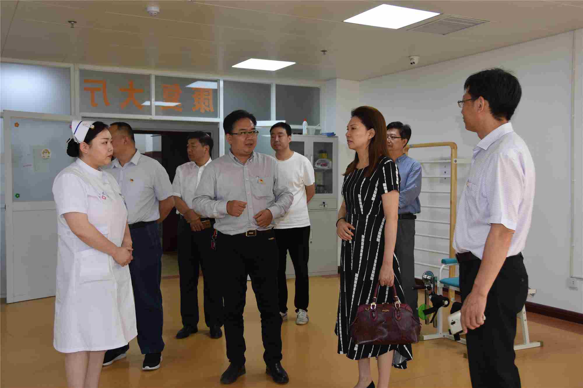 市总工会副主席李益玲一行到我院调研指导工作