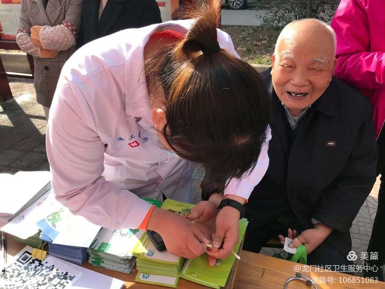 弘扬雷锋精神，爱心义诊暖人心