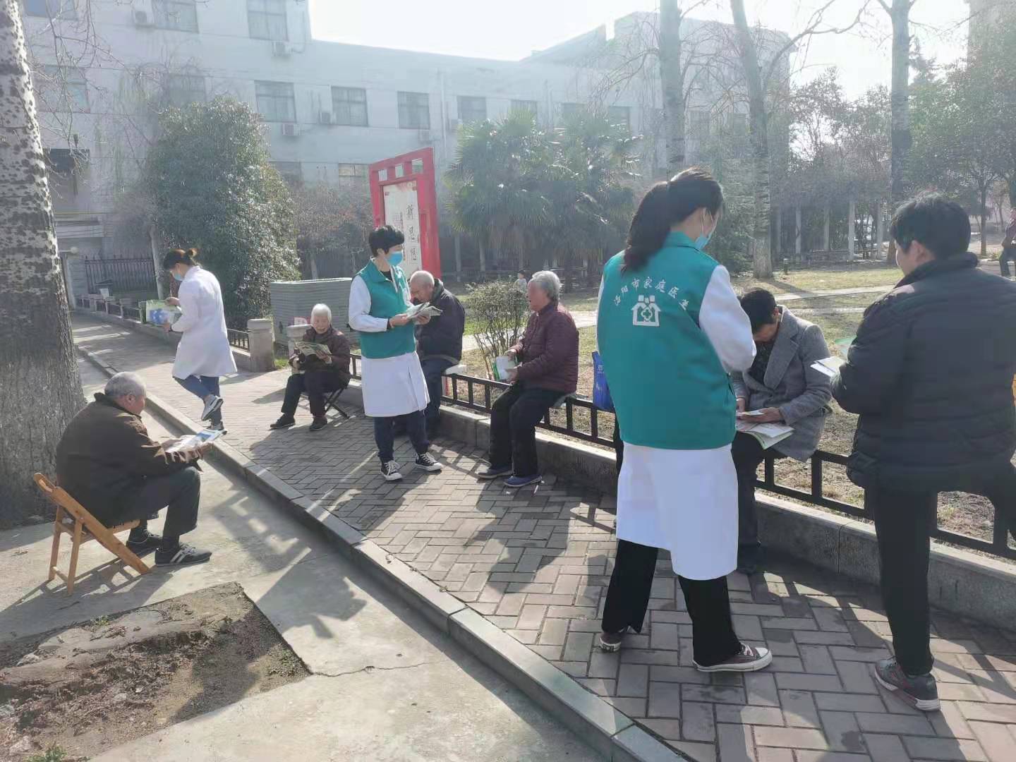 弘扬雷锋精神，爱心义诊暖人心