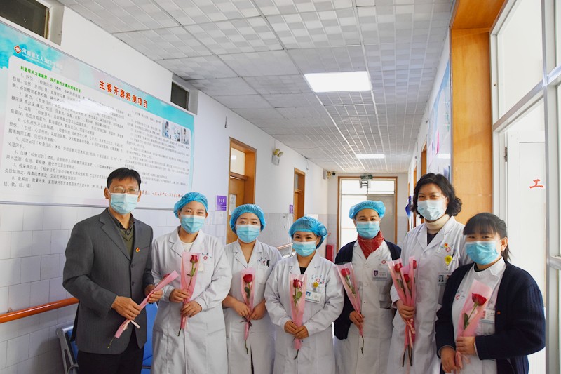 致敬巾帼力量，院领导“三八”妇女节慰问女职工