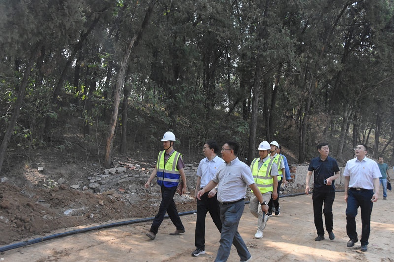 市总工会党组成员、常务副主席杜中岳一行视察改造提升项目
