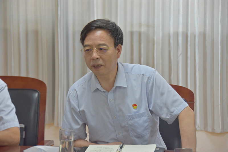 市总工会党组成员、常务副主席杜中岳一行视察改造提升项目