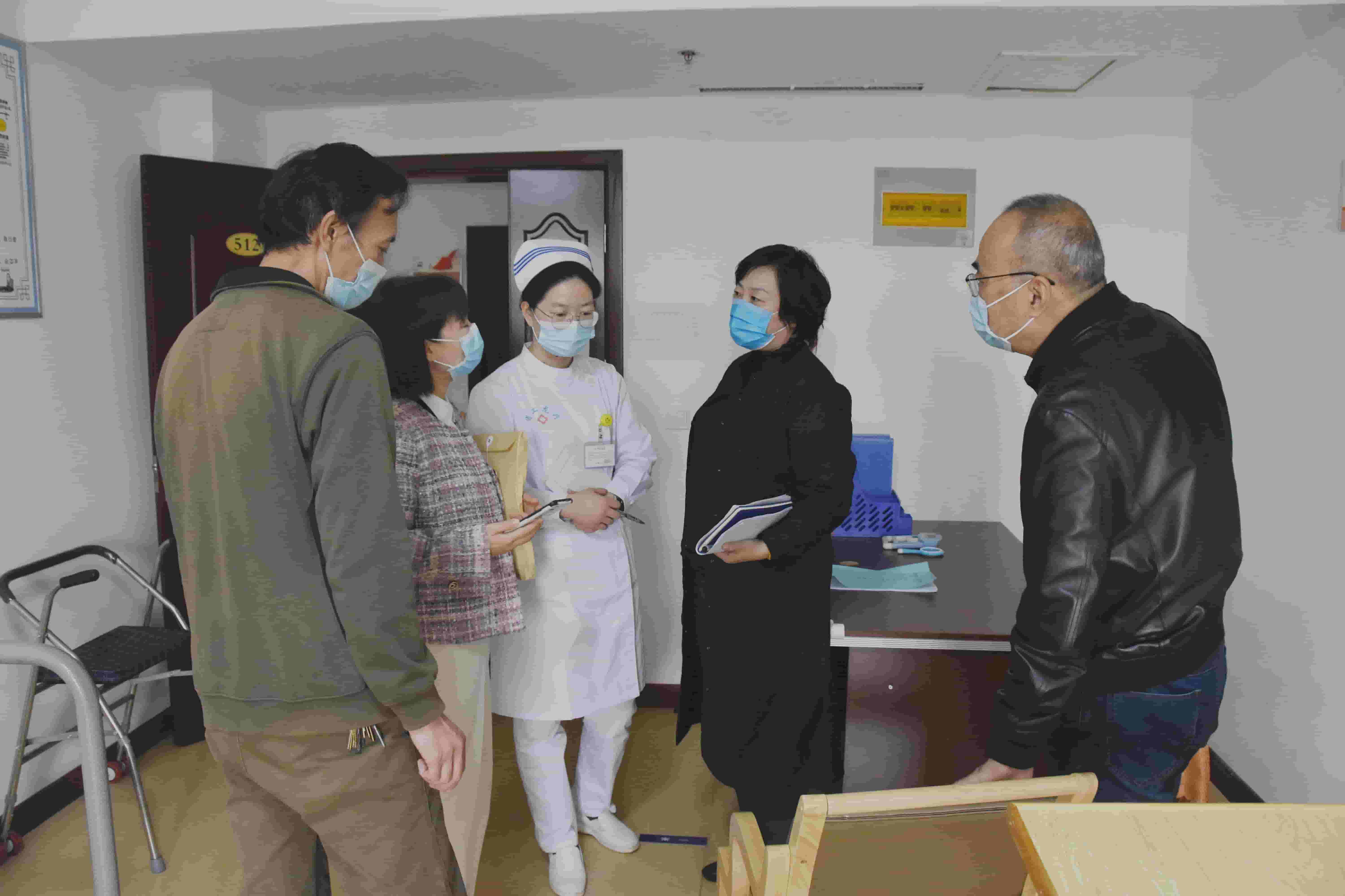 市卫健委专家组莅临疗养院检查指导老年友善医院创建工作