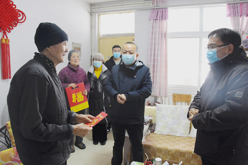 龙门疗养院春节期间走访慰问离退休老干部