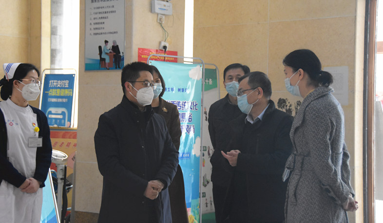 市总工会李强同志一行春节慰问龙门疗养院一线医护人员