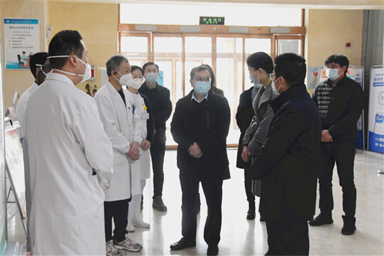 市总工会李强同志一行春节慰问龙门疗养院一线医护人员