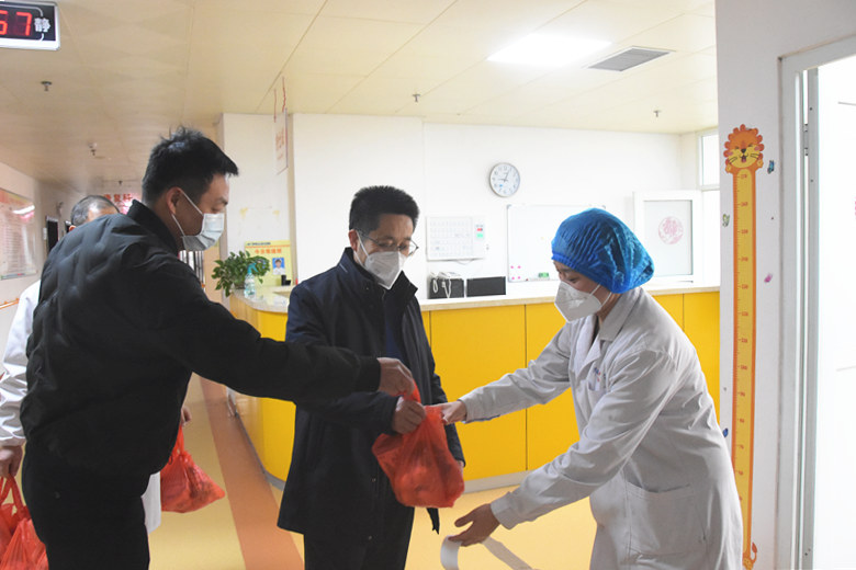 龙门疗养院党委书记、院长姬长江同志春节慰问一线值班人员